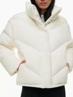 Aritzia White Super Puff Wildfred